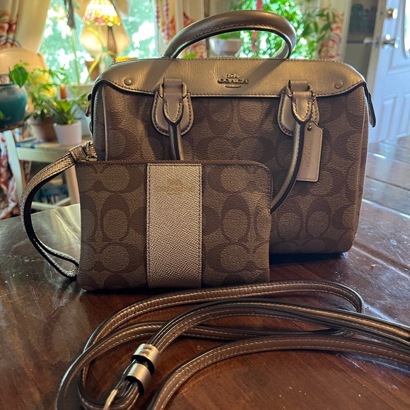 🛑🛑🛑🛑🛑sold🛑🛑🛑🛑🛑🛑🛑Set Coach tan and gold mini crossbodyDO NOTBUY!! SOLD!! - Picture 6 of 16